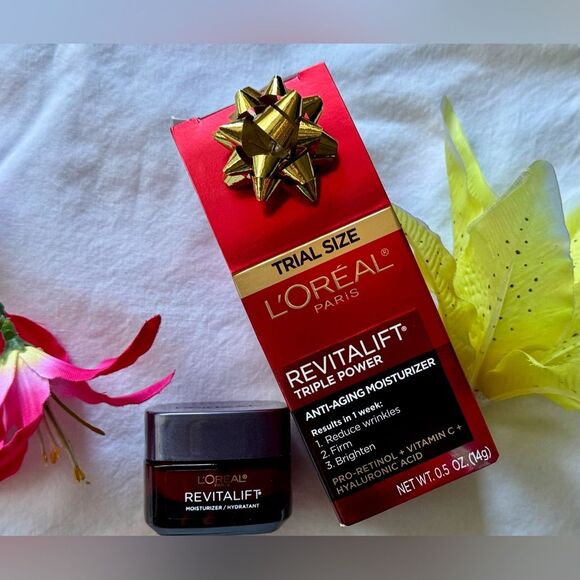New in box! L’Oréal Revitalift Triple Power moisturizer! - Picture 3 of 11